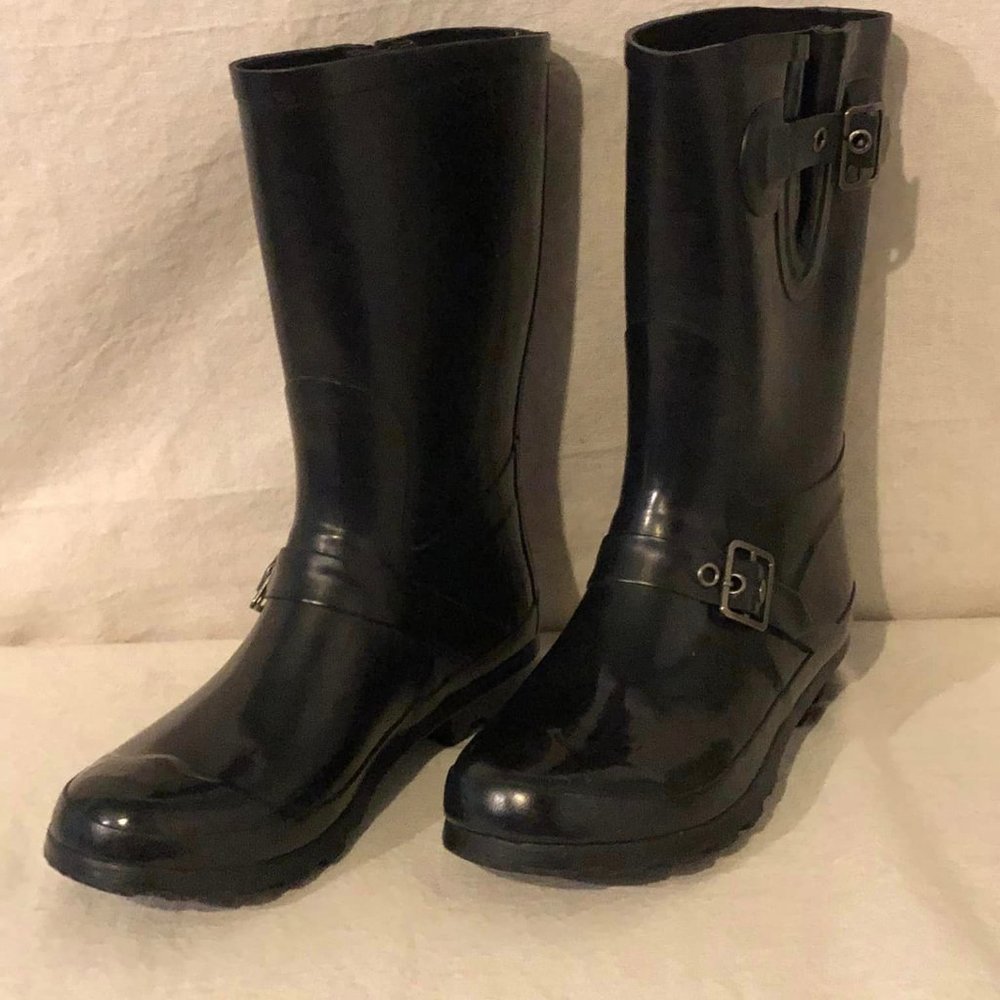 Size 6 Women's Personal Identity Black Rubber Rain Boots W/ Side Buckle's